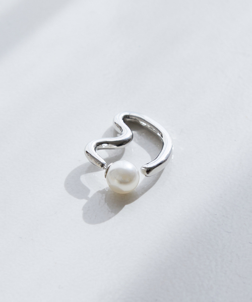 collex(コレックス)の「【dignif】【金属アレルギー対応】パールキャッチウェーブ2WAYピアス(ピアス(両耳用)・レディース・ゴールド/シルバー・フリー)」の10枚目の写真