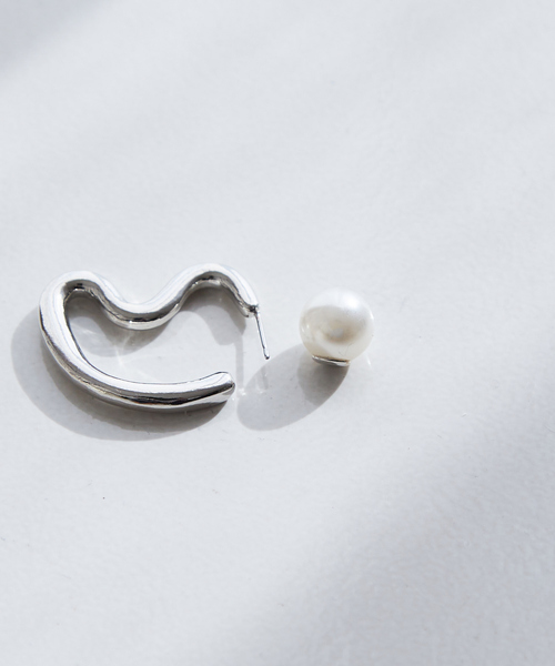 collex(コレックス)の「【dignif】【金属アレルギー対応】パールキャッチウェーブ2WAYピアス(ピアス(両耳用)・レディース・ゴールド/シルバー・フリー)」の9枚目の写真