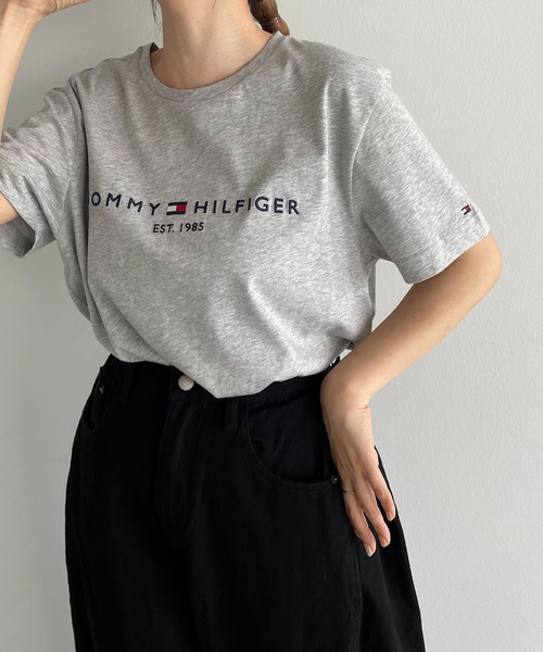 TOMMY HILFIGER（トミーヒルフィガー）の「【TOMMY HILFIGER】Men's Core Tommy Logo Tee（Tシャツ/カットソー・レディース・ホワイト/ブラック/ネイビー/グレー・LARGE）」の3枚目の写真
