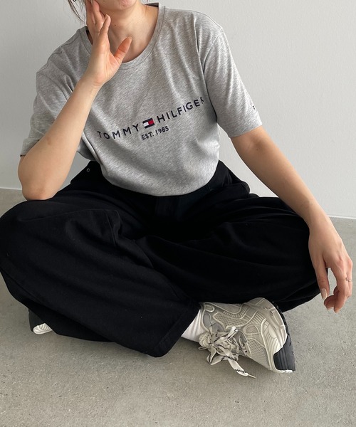 TOMMY HILFIGER（トミーヒルフィガー）の「【TOMMY HILFIGER】Men's Core Tommy Logo Tee（Tシャツ/カットソー・レディース・ホワイト/ブラック/ネイビー/グレー・LARGE）」の11枚目の写真