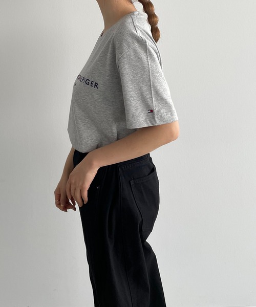 TOMMY HILFIGER（トミーヒルフィガー）の「【TOMMY HILFIGER】Men's Core Tommy Logo Tee（Tシャツ/カットソー・レディース・ホワイト/ブラック/ネイビー/グレー・LARGE）」の9枚目の写真