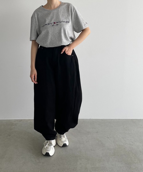 TOMMY HILFIGER（トミーヒルフィガー）の「【TOMMY HILFIGER】Men's Core Tommy Logo Tee（Tシャツ/カットソー・レディース・ホワイト/ブラック/ネイビー/グレー・LARGE）」の6枚目の写真