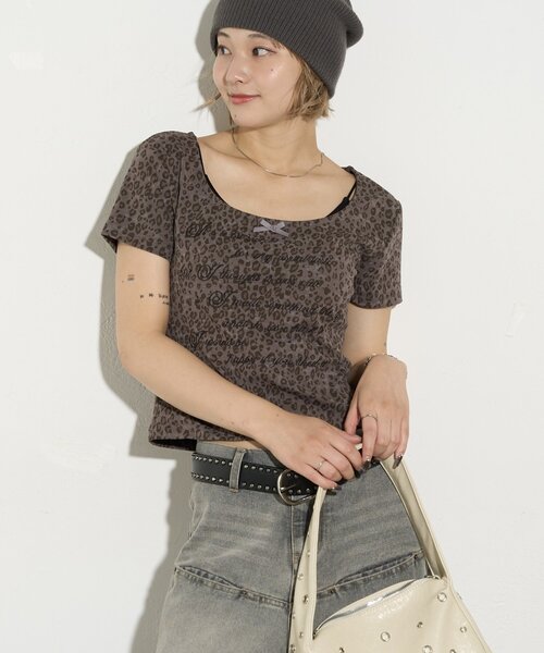 WHO'S WHO gallery(フーズフーギャラリー)の「【WEB限定】アソート柄メッセージ半袖TEE(Tシャツ/カットソー・レディース・グレー/カーキ・FREE)」の4枚目の写真