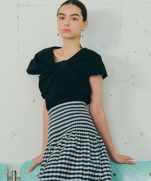 YECCA VECCA（イェッカヴェッカ）の「リボンデザインブラウス（シャツ/ブラウス・レディース・ブルー/ベージュ/ブラック・FREE）」の4枚目の写真