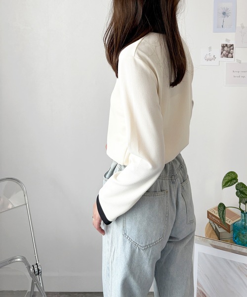 Dewlily(デューリリー)の「ゆるめシルエットで華奢見えを叶える。 襟付きバイカラーリブトップス(シャツ/ブラウス・レディース・アイボリー/ブラック/ブラウン・M/XL/L)」の12枚目の写真