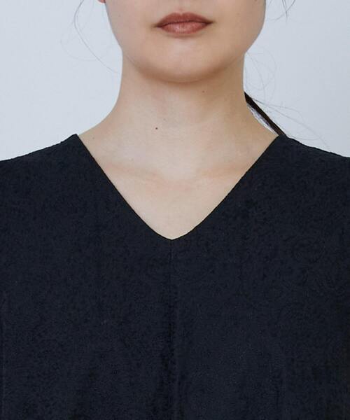 LOISIR（ロワズィール）の「チキンエンブロイダリーAラインワンピース（ワンピース・レディース・ブラック・FREE）」の2枚目の写真