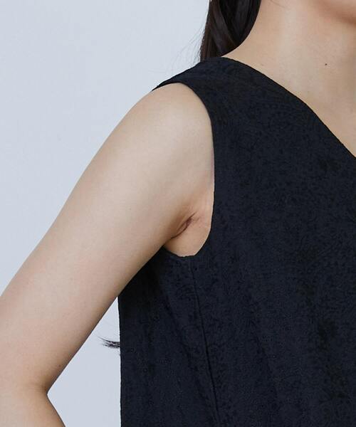 LOISIR（ロワズィール）の「チキンエンブロイダリーAラインワンピース（ワンピース・レディース・ブラック・FREE）」の4枚目の写真