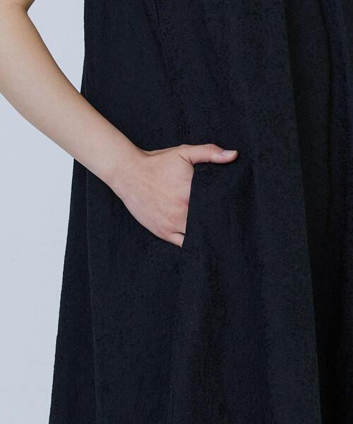 LOISIR（ロワズィール）の「チキンエンブロイダリーAラインワンピース（ワンピース・レディース・ブラック・FREE）」の5枚目の写真