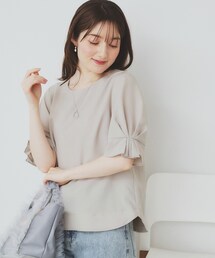 パフスリーブ」に該当するトップス（ベージュ系）ファッション
