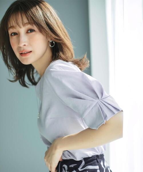 index（インデックス）の「《8色展開/XS-LLサイズ》タックパフスリーブブラウス【洗濯機洗い可/吸水速乾/防シワ/抗ピル】（シャツ/ブラウス・レディース・チャコール/オフホワイト/ピンク/ナチュラル/パープル/ネイビー/グリーン系/ダークブラウン・34/40/38/42/36）」の7枚目の写真