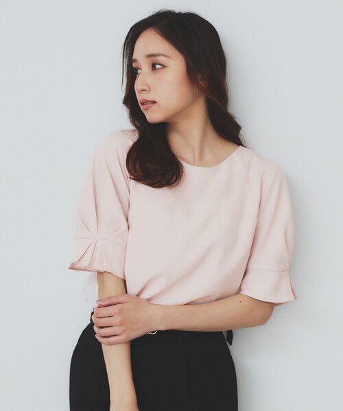 index（インデックス）の「《8色展開/XS-LLサイズ》タックパフスリーブブラウス【洗濯機洗い可/吸水速乾/防シワ/抗ピル】（シャツ/ブラウス・レディース・チャコール/オフホワイト/ピンク/ナチュラル/パープル/ネイビー/グリーン系/ダークブラウン・34/40/38/42/36）」の10枚目の写真