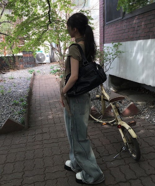 anyonemore(エニワンモア)の「バックポケット裾ボタンサイド切替ワイドデニムパンツ(デニムパンツ・レディース・ライトブルー/ブラック・SMALL/MEDIUM/LARGE)」の20枚目の写真