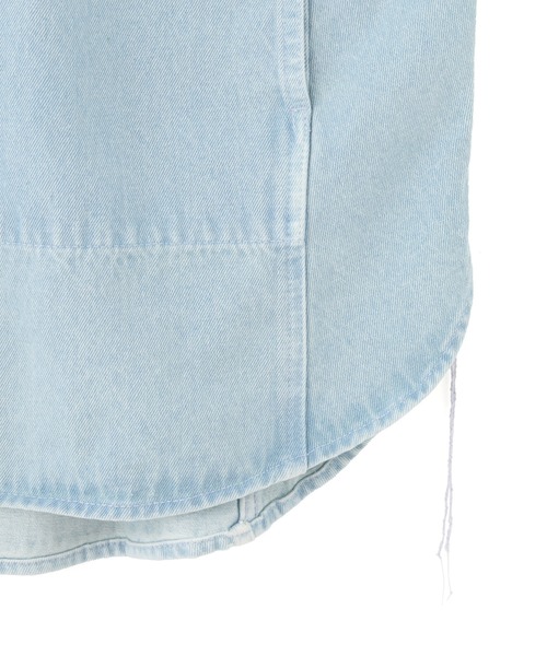 MILKFED.（ミルクフェド）の「WIDE DENIM SHIRT（シャツ/ブラウス・レディース・ブラック/ライトブルー・S/M）」の14枚目の写真
