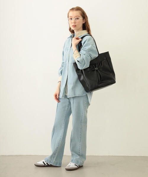 MILKFED.（ミルクフェド）の「WIDE DENIM SHIRT（シャツ/ブラウス・レディース・ブラック/ライトブルー・S/M）」の4枚目の写真