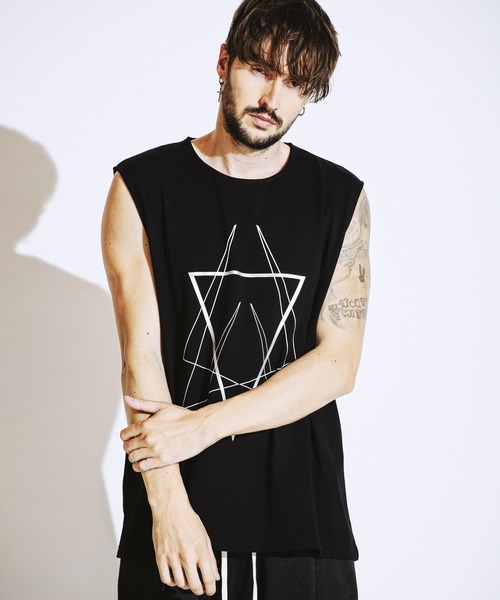 NO ID.（ノーアイディ）の「【NO ID.】Geometric Print Sleeveless Big Pullover / ジオメトリック プリント スリーブレス ビッグ プルオーバー（タンクトップ・メンズ・ホワイト/グレー/ブラック・ONE SIZE）」の4枚目の写真