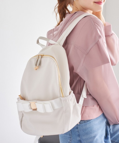 tocco closet(トッコ クローゼット)の「金具リボンミニリュック(~11インチタブレット対応)(バックパック/リュック・レディース・ブラック/ベージュ/ネイビー・FREE)」の1枚目の写真