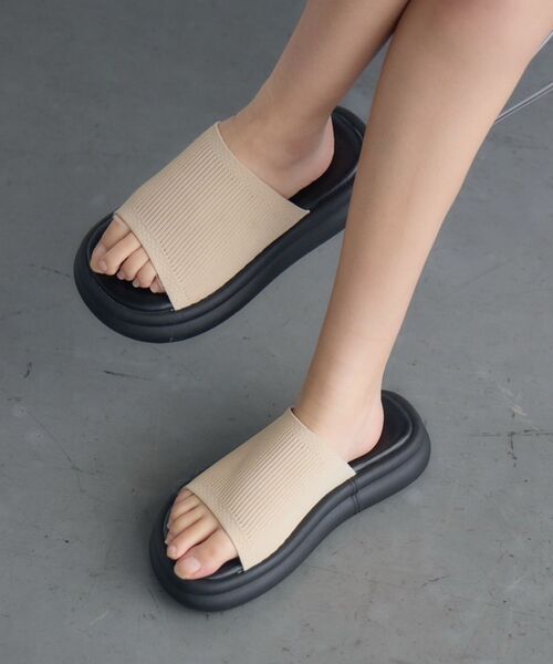 RETRO GIRL(レトロガール)の「アソートサンダル(サンダル・レディース・ブラック系その他/キャメル/オフホワイト/ブラック・LARGE/MEDIUM)」の7枚目の写真