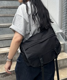 COLONY 2139 | 軽量380g 撥水ソフトナイロンメッセンジャーバッグ(ショルダーバッグ)