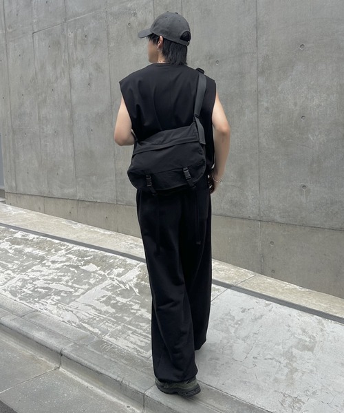 COLONY 2139（コロニートゥーワンスリーナイン）の「軽量380g 撥水ソフトナイロンメッセンジャーバッグ（ショルダーバッグ・メンズ・ブラック・FREE）」の4枚目の写真