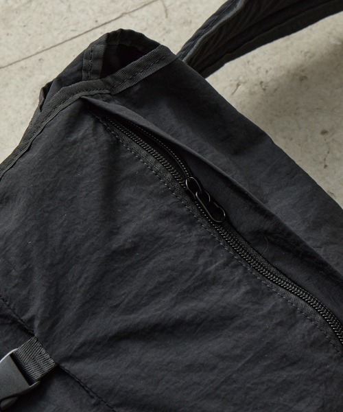 COLONY 2139（コロニートゥーワンスリーナイン）の「軽量380g 撥水ソフトナイロンメッセンジャーバッグ（ショルダーバッグ・メンズ・ブラック・FREE）」の10枚目の写真