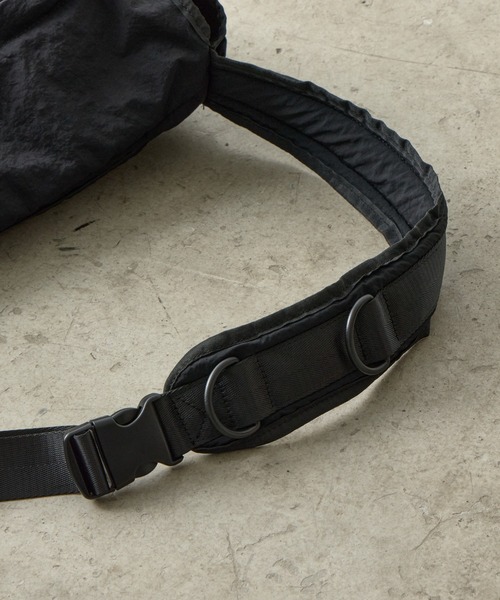 COLONY 2139（コロニートゥーワンスリーナイン）の「軽量380g 撥水ソフトナイロンメッセンジャーバッグ（ショルダーバッグ・メンズ・ブラック・FREE）」の11枚目の写真