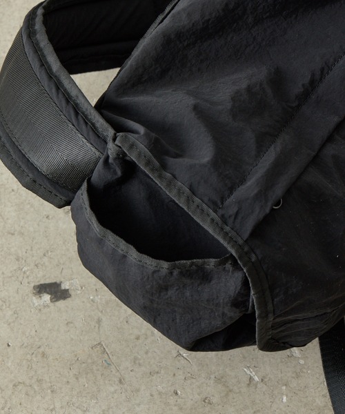 COLONY 2139（コロニートゥーワンスリーナイン）の「軽量380g 撥水ソフトナイロンメッセンジャーバッグ（ショルダーバッグ・メンズ・ブラック・FREE）」の14枚目の写真
