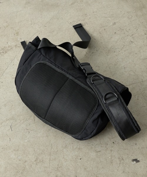 COLONY 2139（コロニートゥーワンスリーナイン）の「軽量380g 撥水ソフトナイロンメッセンジャーバッグ（ショルダーバッグ・メンズ・ブラック・FREE）」の7枚目の写真