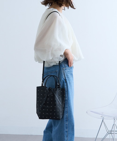 MARLON FIRENZE(マーロンフィレンツェ)の「【MARLON FIRENZE】イタリアンレザー スタッズトートバッグ(トートバッグ・レディース・グレイッシュベージュ/ブラック・FREE)」の6枚目の写真