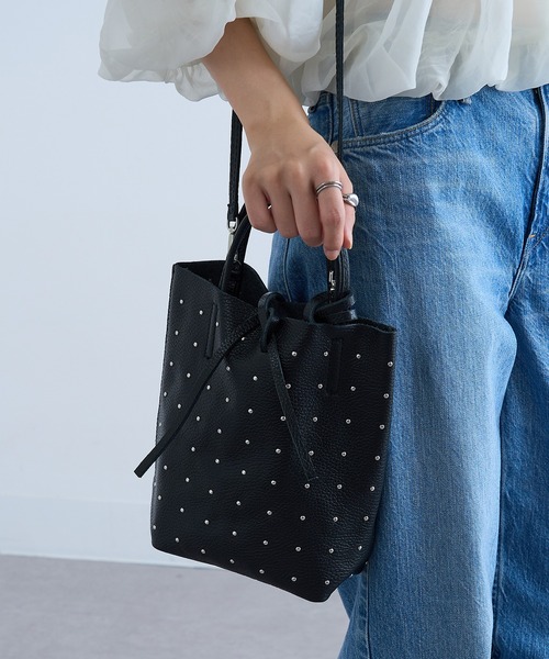 MARLON FIRENZE(マーロンフィレンツェ)の「【MARLON FIRENZE】イタリアンレザー スタッズトートバッグ(トートバッグ・レディース・グレイッシュベージュ/ブラック・FREE)」の17枚目の写真