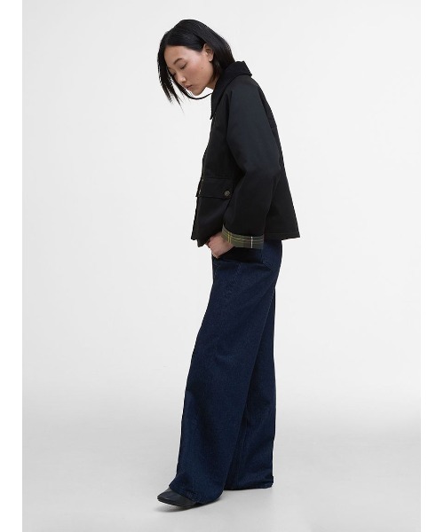 Barbour（バブアー）の「Winnie ノンワックス 中綿 ジャケット（レディース）（ブルゾン・レディース・ブラック/グリーン/ベージュ・8/10/6）」の4枚目の写真