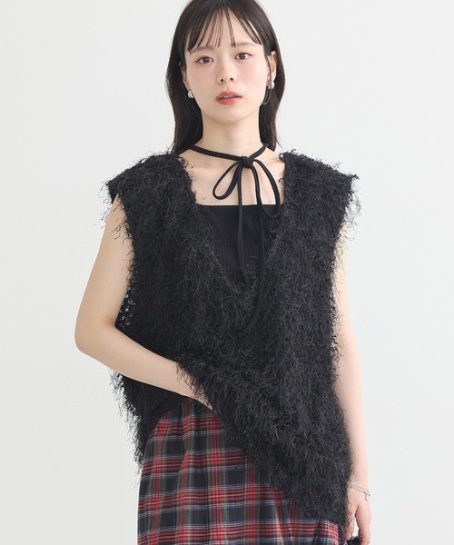 earth music&ecology(アースミュージックアンドエコロジー)の「ふさふさベスト(ベスト・レディース・アイボリー/グレイッシュベージュ/ブラック・FREE)」の2枚目の写真