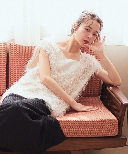 earth music&ecology(アースミュージックアンドエコロジー)の「ふさふさベスト(ベスト・レディース・アイボリー/グレイッシュベージュ/ブラック・FREE)」の4枚目の写真