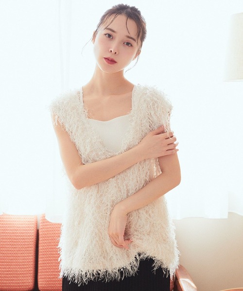 earth music&ecology(アースミュージックアンドエコロジー)の「ふさふさベスト(ベスト・レディース・アイボリー/グレイッシュベージュ/ブラック・FREE)」の6枚目の写真