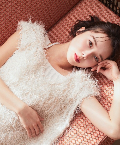 earth music&ecology(アースミュージックアンドエコロジー)の「ふさふさベスト(ベスト・レディース・アイボリー/グレイッシュベージュ/ブラック・FREE)」の5枚目の写真