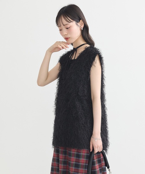 earth music&ecology(アースミュージックアンドエコロジー)の「ふさふさベスト(ベスト・レディース・アイボリー/グレイッシュベージュ/ブラック・FREE)」の11枚目の写真