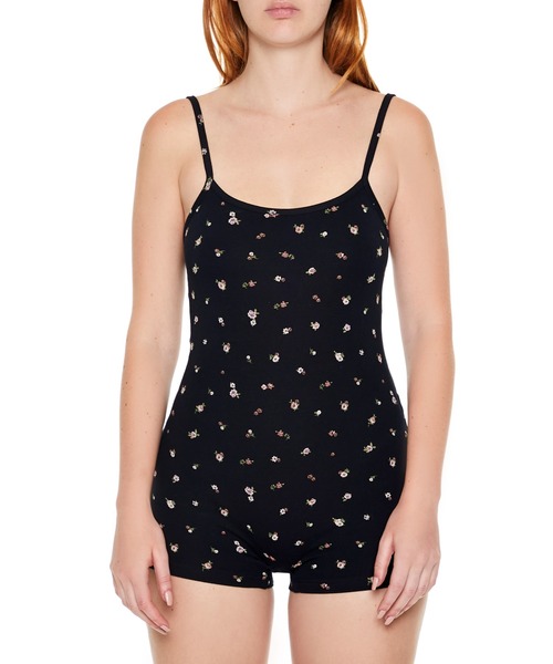FOREVER 21(フォーエバー トゥエンティーワン)の「小花柄スパンミニオールインワン(サロペット/オーバーオール・レディース・ブラック・SMALL/MEDIUM)」の4枚目の写真
