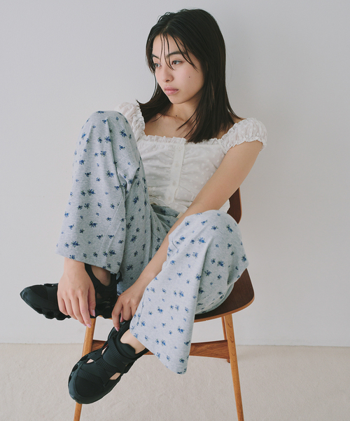 U by SPICK&SPAN(ユーバイスピックアンドスパン)の「《追加2》プリント天竺ストレートパンツ(スウェットパンツ・レディース・ライトグレー/ブラック・36/38)」の21枚目の写真