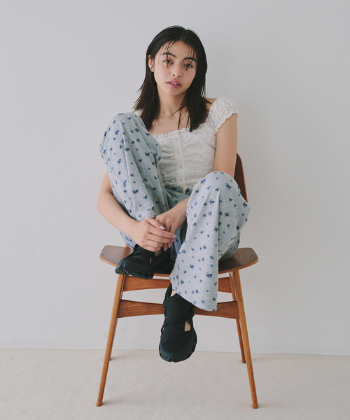 U by SPICK&SPAN(ユーバイスピックアンドスパン)の「《追加2》プリント天竺ストレートパンツ(スウェットパンツ・レディース・ライトグレー/ブラック・36/38)」の22枚目の写真
