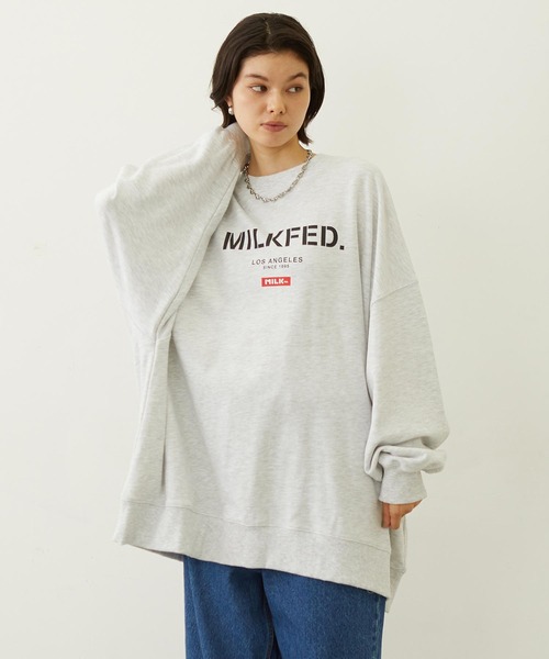 MILKFED.（ミルクフェド）の「STENCIL AND BAR LOGO BIG SWEAT TOP（スウェット・レディース・アッシュ/チャコール/ブラウン/ライトブルー・S/M）」の2枚目の写真