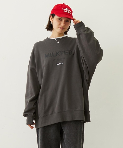MILKFED.（ミルクフェド）の「STENCIL AND BAR LOGO BIG SWEAT TOP（スウェット・レディース・アッシュ/チャコール/ブラウン/ライトブルー・S/M）」の3枚目の写真