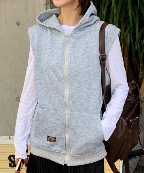 Teem Store(チームストア)の「フード付きスウェットベスト(ベスト・レディース・グレー/ネイビー・S/M)」の2枚目の写真