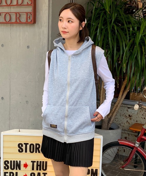 Teem Store(チームストア)の「フード付きスウェットベスト(ベスト・レディース・グレー/ネイビー・S/M)」の4枚目の写真
