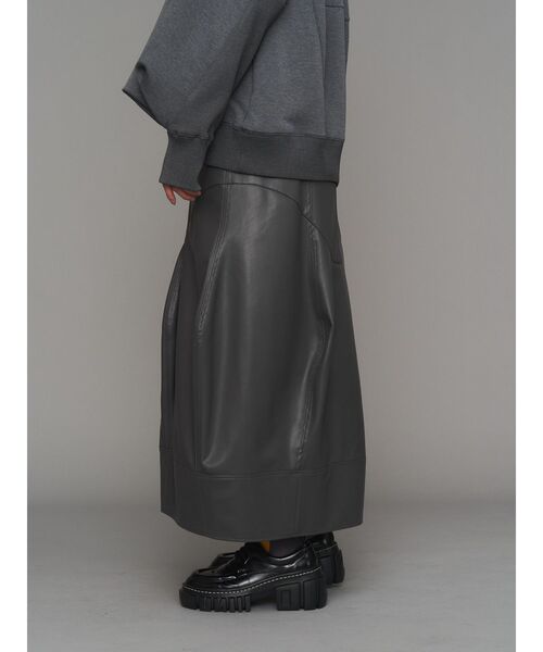 UN3D.（アンスリード）の「FAKE LEATHER COCOON SK / フェイクレザーコクーンスカート（スカート・レディース・グレー/ブラック・38/36）」の9枚目の写真