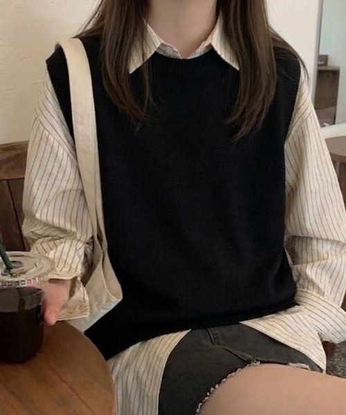 SHEPP(シープ)の「【UNISEX】サイドスリットクルーネックニットベスト(ベスト・メンズ・ブラック/グレー・F)」の2枚目の写真