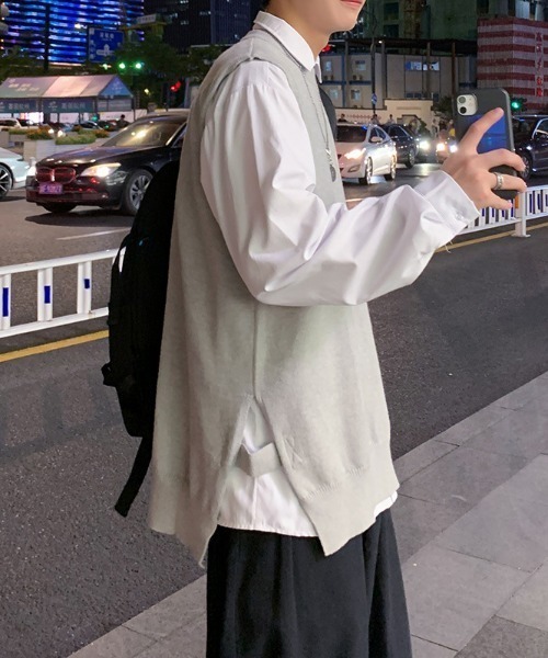 SHEPP(シープ)の「【UNISEX】サイドスリットクルーネックニットベスト(ベスト・メンズ・ブラック/グレー・F)」の4枚目の写真
