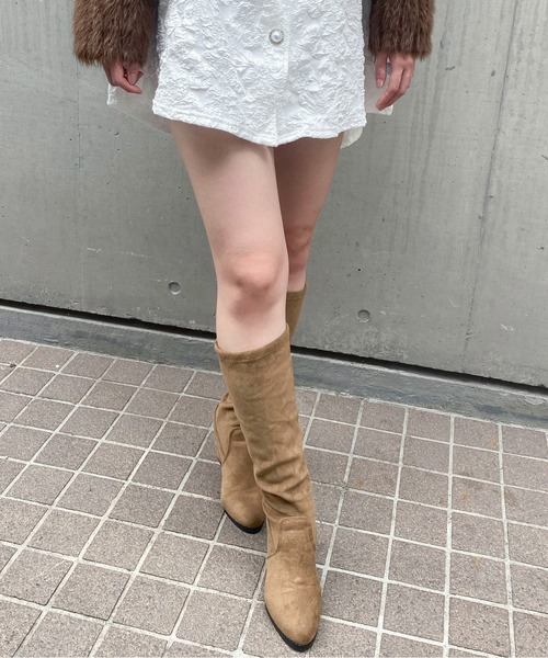 Mejoul(メジュール)の「ポインテッドトゥスエードストレッチチャンキーヒールロングブーツ(ブーツ・レディース・ブラウン/ブラック・M/L)」の9枚目の写真
