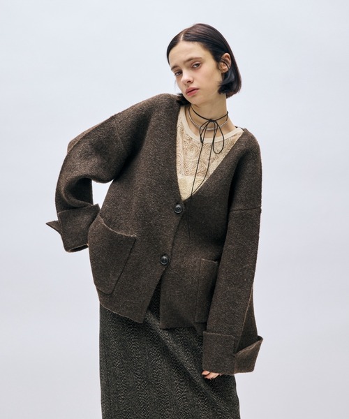 AIC.（エーアイシー）の「ワイドターンバックニットカーディガン（カーディガン/ボレロ・レディース・チャコールグレー/ブラウン・FREE）」の12枚目の写真