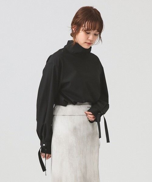 Ray BEAMS(レイビームス)の「RBS / ベルトカフス ハイネック ブラウス(シャツ/ブラウス・レディース・ライトグレー/ブラック・ONE SIZE)」の11枚目の写真