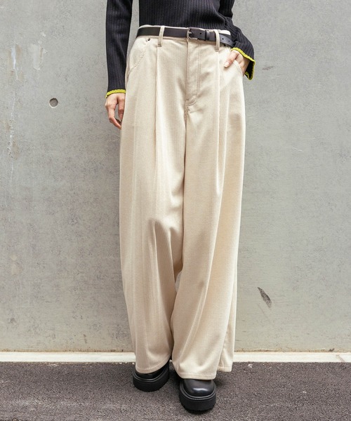 LAKOLE（ラコレ）の「コーデュロイタックパンツ / 593436（その他パンツ・レディース・ブラウン/パープル/ライトベージュ/ブラック・MEDIUM/LARGE）」の3枚目の写真