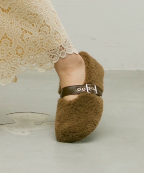 Lutim by u(ルチバイユー)の「Strap boa flat shoes / ストラップボアフラットシューズ(パンプス・レディース・ブラック/アイボリー/ベージュ・23.5/24.5)」の3枚目の写真